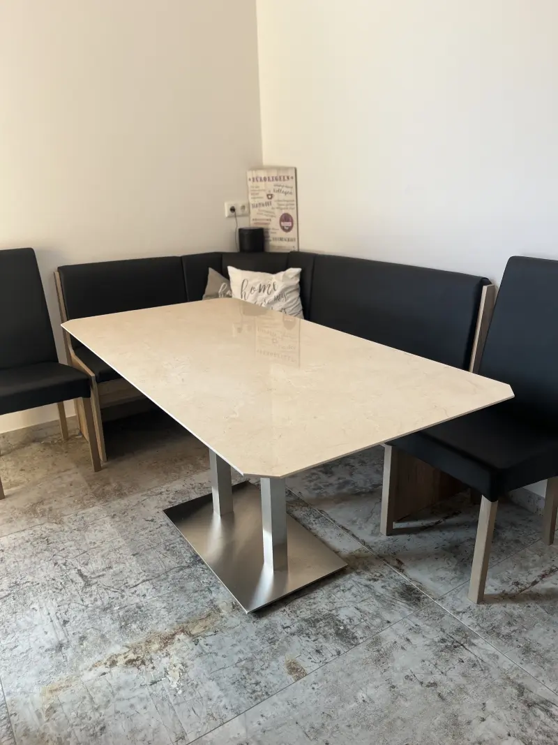Eckige Variante vom Tisch